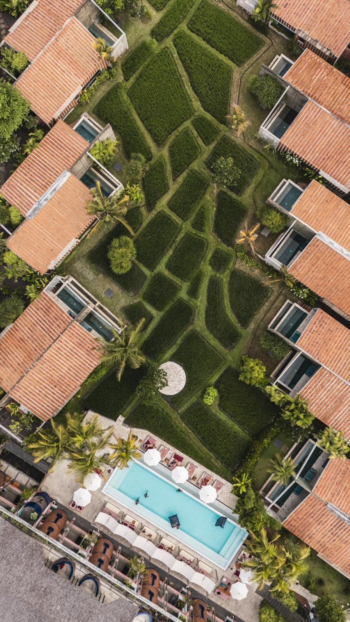 Shore Amora Canggu Hotel Exterior photo