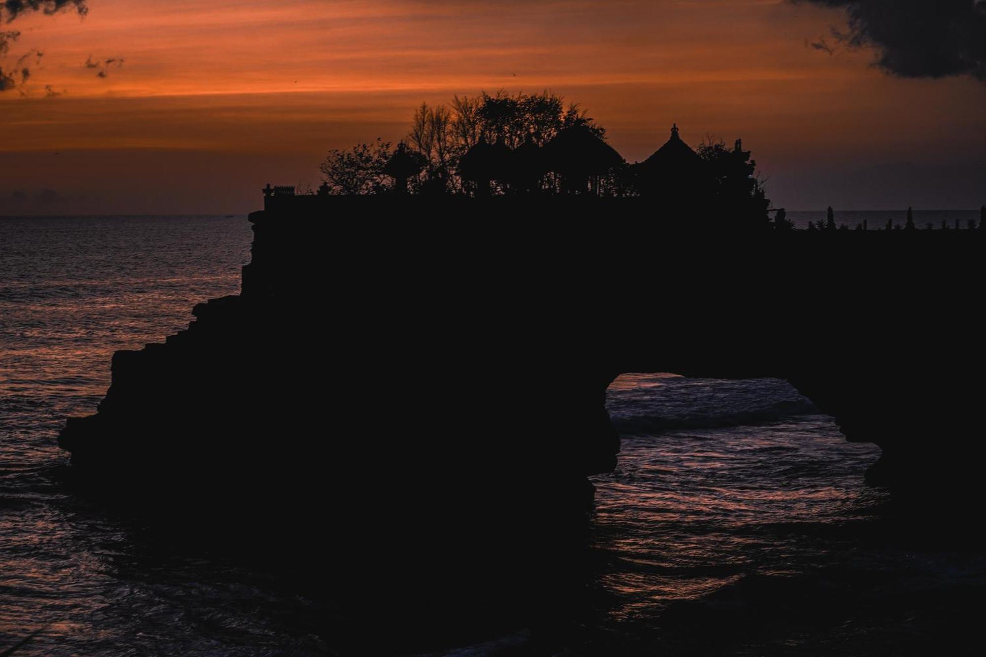 Shore Amora Canggu Hotel Exterior photo